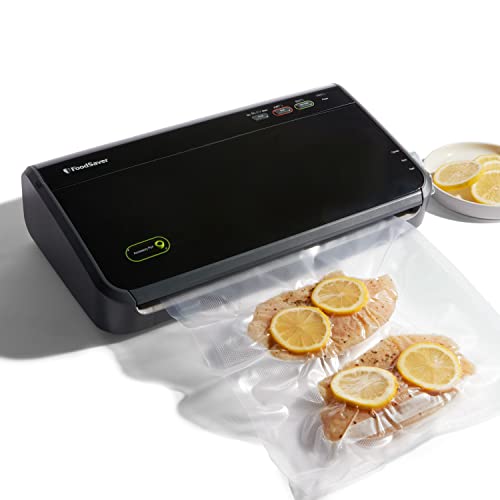 FoodSaver Vacuum Sealer Machine with Automatic Bag Detection, Sealer Bags and Roll, and Handheld Vacuum Sealer for Airtight Food Storage and Sous Vide, Silver